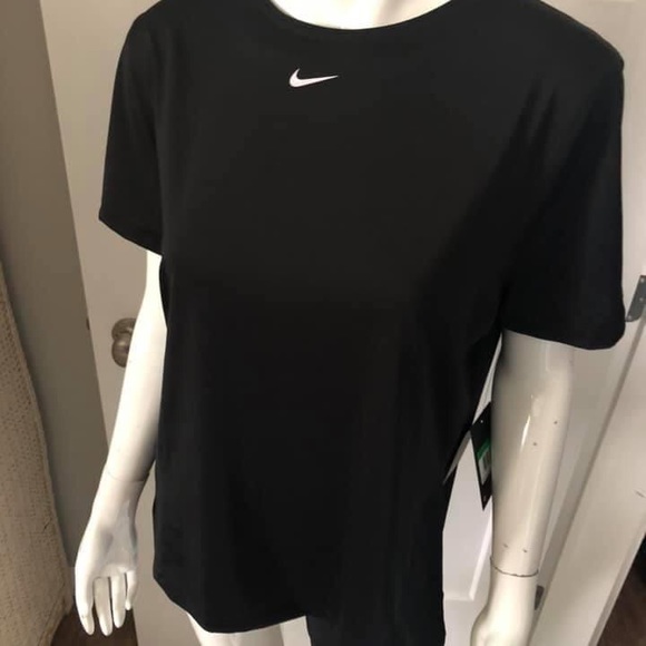 Nike Dri Fit T-shirt - Picture 2 of 4
